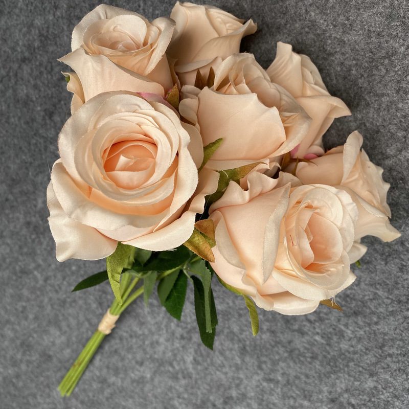 Fake flowers are Climbing Roses, made of fabric cloth, and are available in 12 colors. Rose artificial flowers are used for flower wall decor and wedding bouquets. Leafhometrade specializes in providing wholesale custom synthetic flowers.