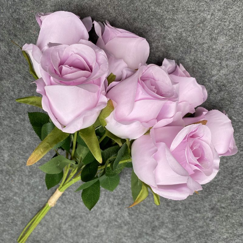 Fake flowers are Climbing Roses, made of fabric cloth, and are available in 12 colors. Rose artificial flowers are used for flower wall decor and wedding bouquets. Leafhometrade specializes in providing wholesale custom synthetic flowers.