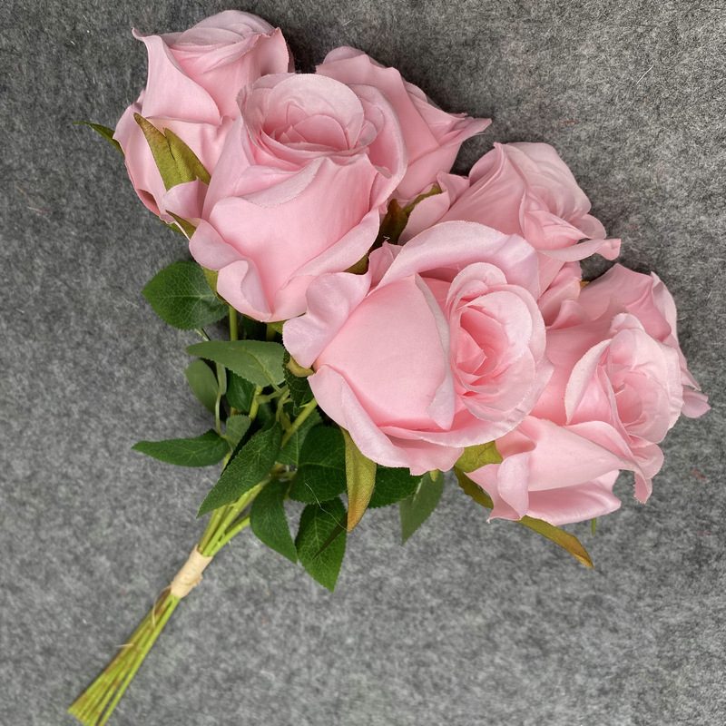 Fake flowers are Climbing Roses, made of fabric cloth, and are available in 12 colors. Rose artificial flowers are used for flower wall decor and wedding bouquets. Leafhometrade specializes in providing wholesale custom synthetic flowers.