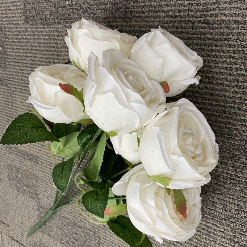 The Seven-Heads Rose Bouquet is a climbing rose made of fabric and available in 10 colors. Artificial roses are used for holiday parties and home decoration. Best match bouquets: delphinium, ball flower, milkweed, clematis, thistle, rose berry, terracotta rose, poet carnation, blueberry. Leafhometrade specializes in providing wholesale custom fake plants.