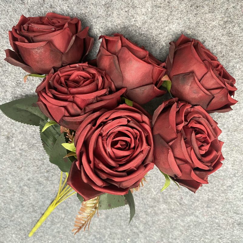 The seven-heads rose bouquet is a climbing rose made of fabric and available in 8 colors. Artificial roses are used for holiday parties and home decoration. Best match bouquets: delphinium, ball flower, milkweed, clematis, thistle, rose berry, terracotta rose, poet carnation, blueberry. Leafhometrade specializes in providing wholesale custom fake plants.