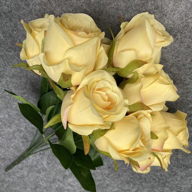 The artificial flowers are Climbing Rose made from 240 brushed fabric and are available in 12 colors. Artificial rose flowers are used for home decoration and wedding flower arrangements. Leafhometrade specializes in providing wholesale custom floral artificial flowers.