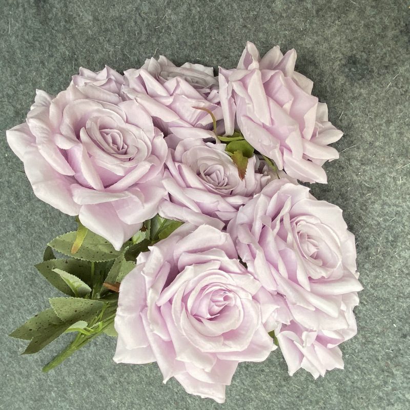 Decorative flowers artificial flowers are English roses made of cloth, available in 9 colors. Artificial rose flowers are used for home decoration and photography arrangement props. Leafhometrade specializes in providing wholesale custom artificial plants.