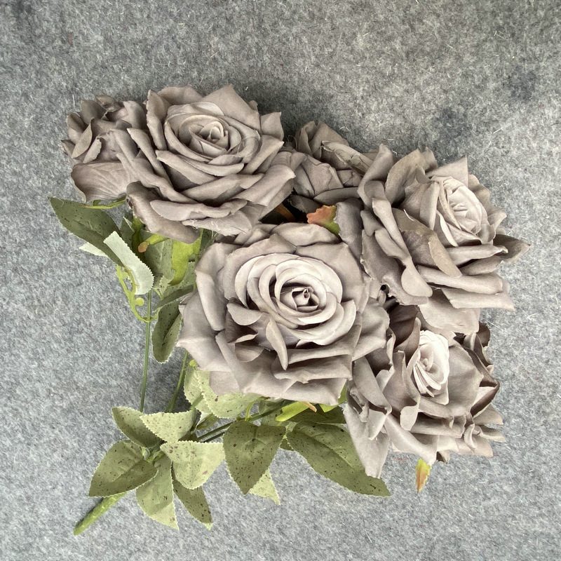 Decorative flowers artificial flowers are English roses made of cloth, available in 9 colors. Artificial rose flowers are used for home decoration and photography arrangement props. Leafhometrade specializes in providing wholesale custom artificial plants.