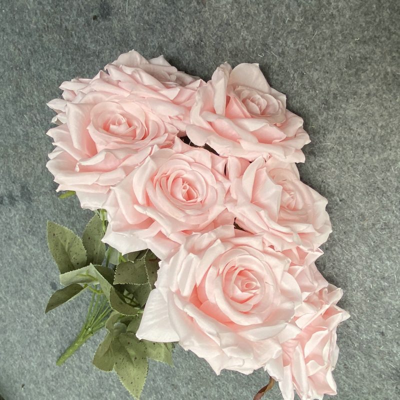 Decorative flowers artificial flowers are English roses made of cloth, available in 9 colors. Artificial rose flowers are used for home decoration and photography arrangement props. Leafhometrade specializes in providing wholesale custom artificial plants.