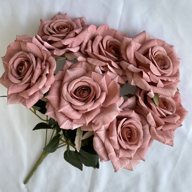 The decoration flowers artificial flowers are English roses, made of silk cloth, and available in 12 colors. Artificial rose flowers are used for wedding decoration and party decoration. Leafhometrade specializes in providing wholesale custom artificial flowers.