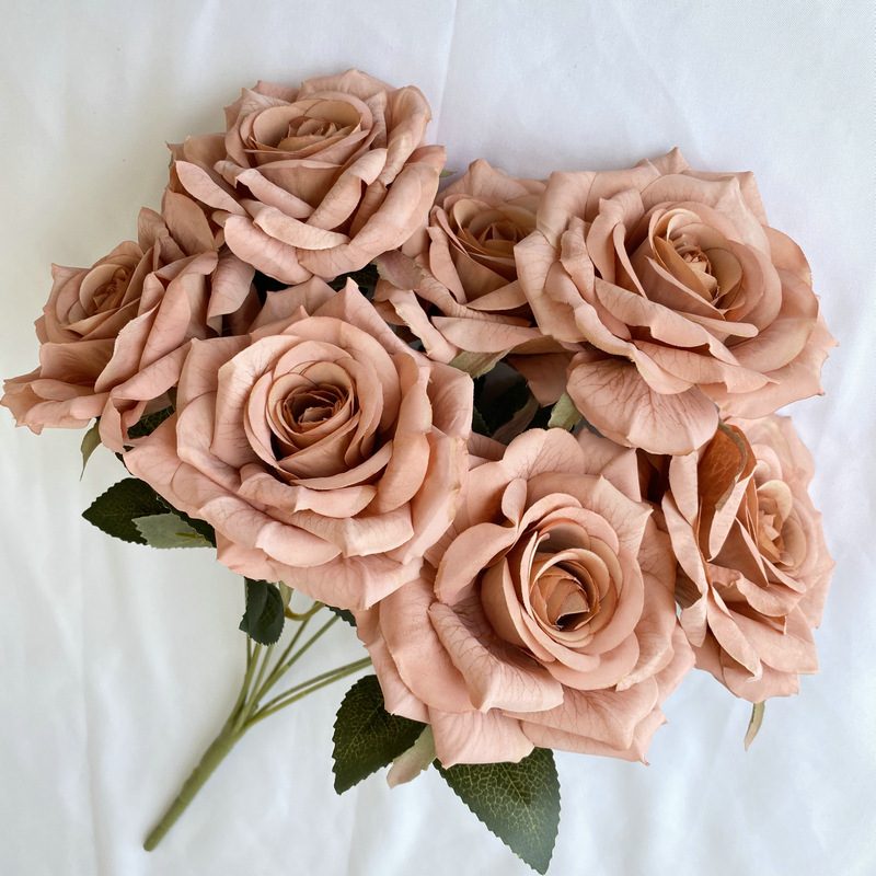 The decoration flowers artificial flowers are English roses, made of silk cloth, and available in 12 colors. Artificial rose flowers are used for wedding decoration and party decoration. Leafhometrade specializes in providing wholesale custom artificial flowers.