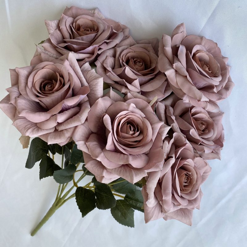 The decoration flowers artificial flowers are English roses, made of silk cloth, and available in 12 colors. Artificial rose flowers are used for wedding decoration and party decoration. Leafhometrade specializes in providing wholesale custom artificial flowers.