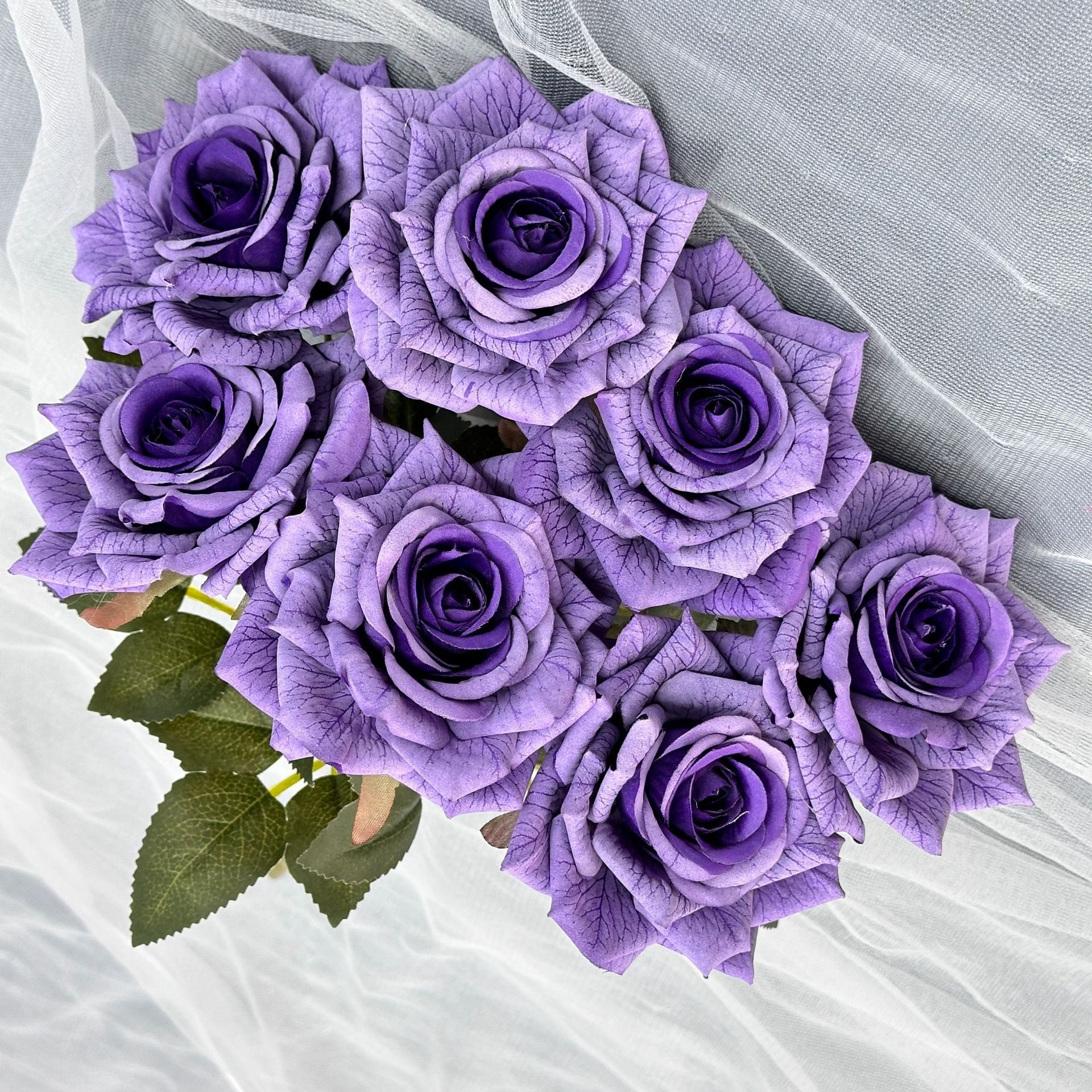 The decoration flowers artificial flowers are English roses, made of silk cloth, and available in 12 colors. Artificial rose flowers are used for wedding decoration and party decoration. Leafhometrade specializes in providing wholesale custom artificial flowers.