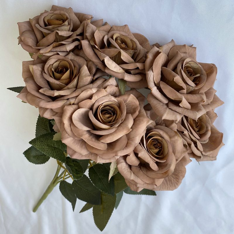 The decoration flowers artificial flowers are English roses, made of silk cloth, and available in 12 colors. Artificial rose flowers are used for wedding decoration and party decoration. Leafhometrade specializes in providing wholesale custom artificial flowers.