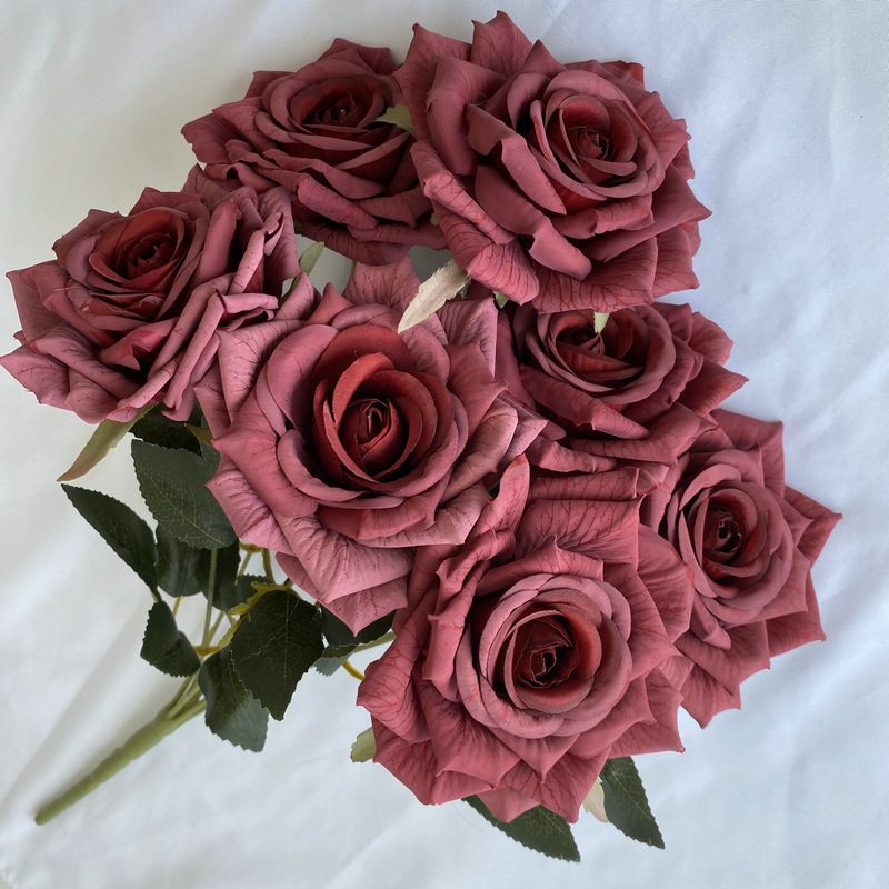 The decoration flowers artificial flowers are English roses, made of silk cloth, and available in 12 colors. Artificial rose flowers are used for wedding decoration and party decoration. Leafhometrade specializes in providing wholesale custom artificial flowers.