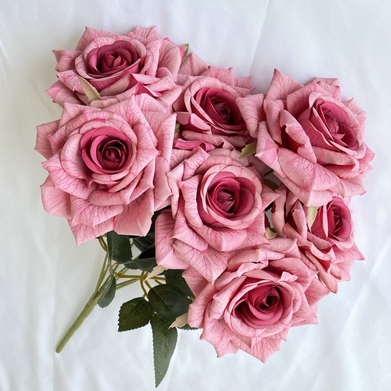 The decoration flowers artificial flowers are English roses, made of silk cloth, and available in 12 colors. Artificial rose flowers are used for wedding decoration and party decoration. Leafhometrade specializes in providing wholesale custom artificial flowers.