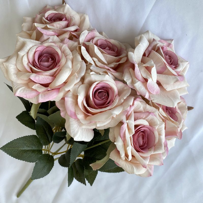 The decoration flowers artificial flowers are English roses, made of silk cloth, and available in 12 colors. Artificial rose flowers are used for wedding decoration and party decoration. Leafhometrade specializes in providing wholesale custom artificial flowers.