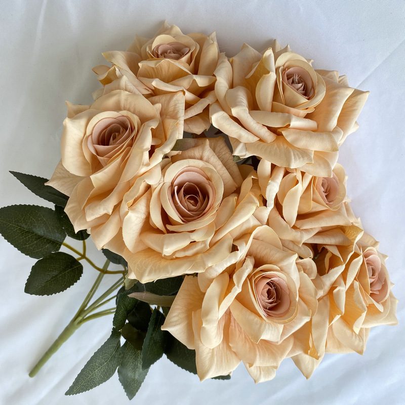 The decoration flowers artificial flowers are English roses, made of silk cloth, and available in 12 colors. Artificial rose flowers are used for wedding decoration and party decoration. Leafhometrade specializes in providing wholesale custom artificial flowers.