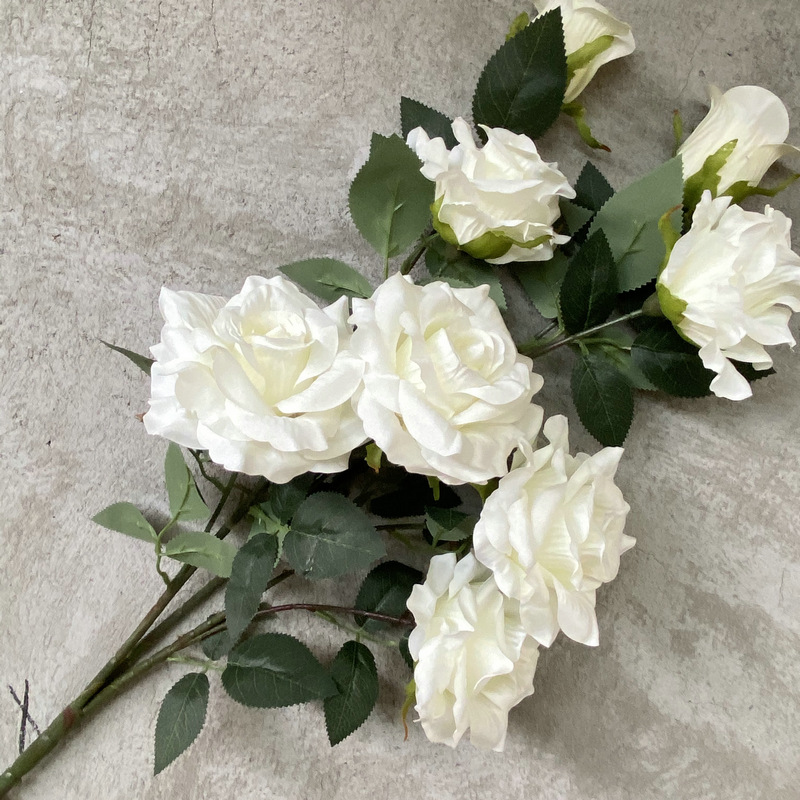 Fake flowers are Floribunda Rosess, made of fabric cloth, and are available in 16 colors. Rose artificial flowers are used for flower wall decor and wedding decoration. Leafhometrade specializes in providing wholesale custom artificial plants.