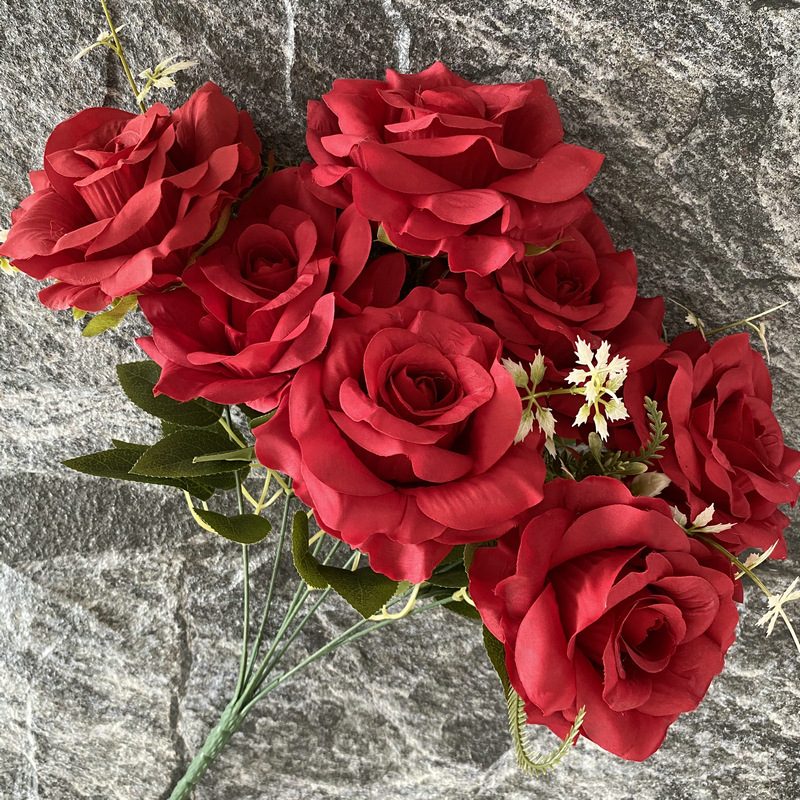 Artificial floral arrangements are Floribunda Roses, made of 240 woolen cloth, and available in 25 colors. Artificial rose flowers are used for wedding decoration and party decoration. Leafhometrade specializes in providing wholesale custom artificial flowers.