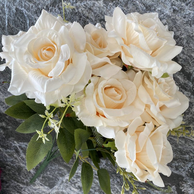 Artificial floral arrangements are Floribunda Roses, made of 240 woolen cloth, and available in 25 colors. Artificial rose flowers are used for wedding decoration and party decoration. Leafhometrade specializes in providing wholesale custom artificial flowers.