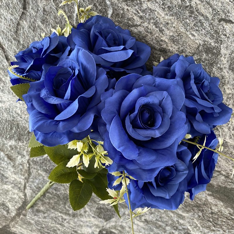 Artificial floral arrangements are Floribunda Roses, made of 240 woolen cloth, and available in 25 colors. Artificial rose flowers are used for wedding decoration and party decoration. Leafhometrade specializes in providing wholesale custom artificial flowers.