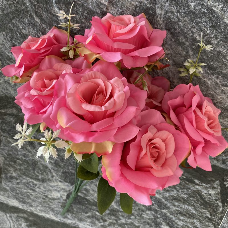 Artificial floral arrangements are Floribunda Roses, made of 240 woolen cloth, and available in 25 colors. Artificial rose flowers are used for wedding decoration and party decoration. Leafhometrade specializes in providing wholesale custom artificial flowers.