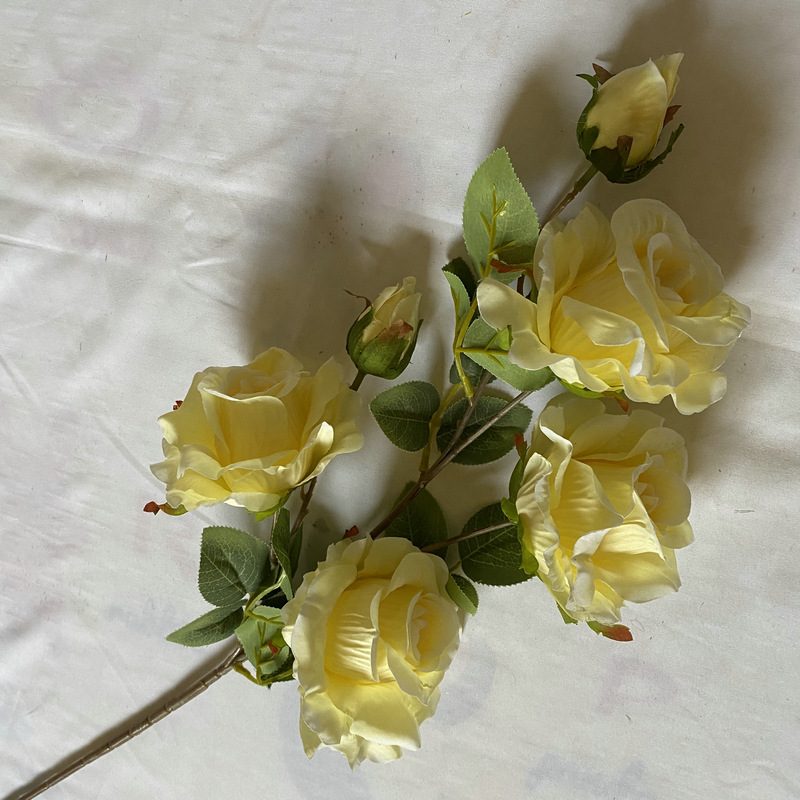 Fake outdoor flowers is a Floribunda Roses made of fabric cloth, available in 8 colors. Artificial rose flowers are used for home decoration and wedding party decoration. Leafhometrade specializes in providing wholesale custom artificial plants.