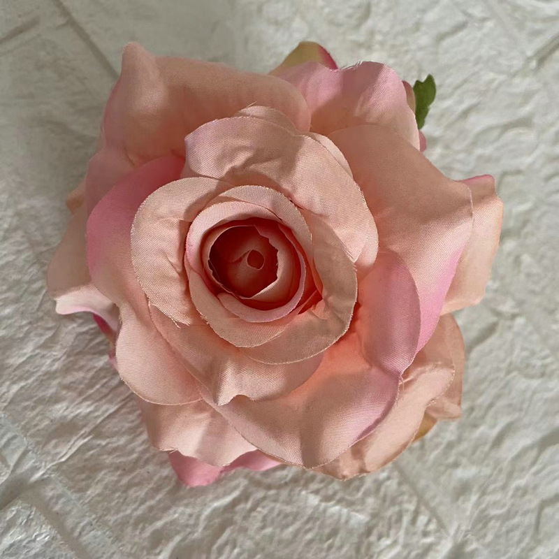 Faux Rose flowers head are Floribunda Rosess, made of silk cloth, available in 18 colors. Artificial rose flowers are used for home decoration and wedding flower decoration. Leafhometrade specializes in providing wholesale custom artificial plants.