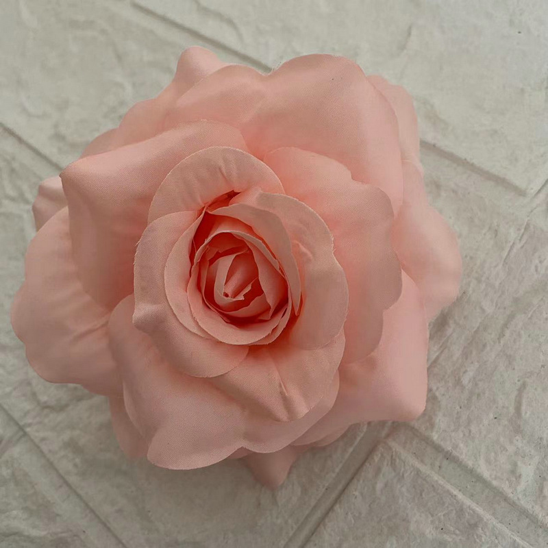 Faux Rose flowers head are Floribunda Rosess, made of silk cloth, available in 18 colors. Artificial rose flowers are used for home decoration and wedding flower decoration. Leafhometrade specializes in providing wholesale custom artificial plants.