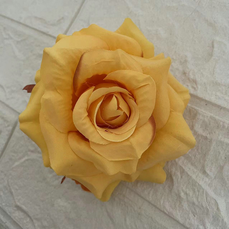 Faux Rose flowers head are Floribunda Rosess, made of silk cloth, available in 18 colors. Artificial rose flowers are used for home decoration and wedding flower decoration. Leafhometrade specializes in providing wholesale custom artificial plants.