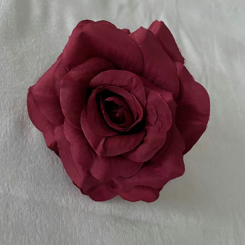 Faux Rose flowers head are Floribunda Rosess, made of silk cloth, available in 18 colors. Artificial rose flowers are used for home decoration and wedding flower decoration. Leafhometrade specializes in providing wholesale custom artificial plants.