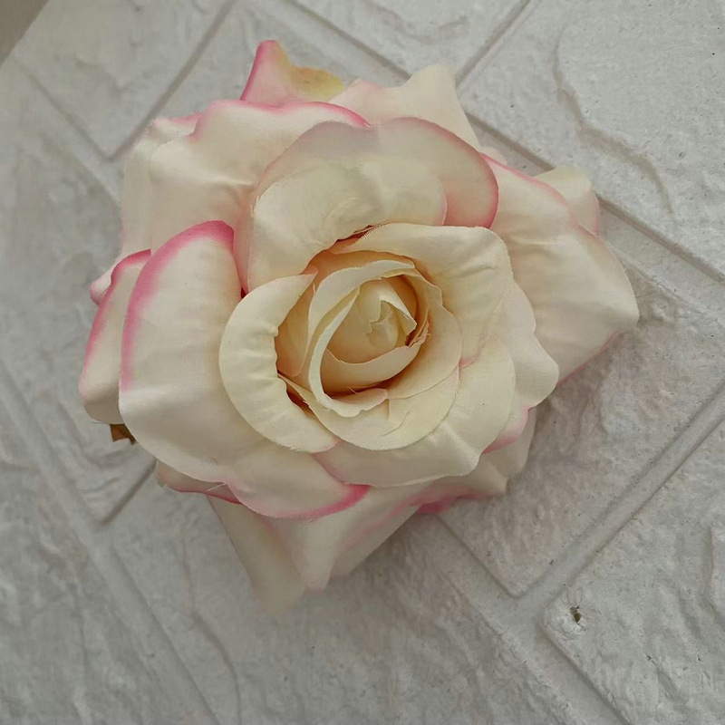 Faux Rose flowers head are Floribunda Rosess, made of silk cloth, available in 18 colors. Artificial rose flowers are used for home decoration and wedding flower decoration. Leafhometrade specializes in providing wholesale custom artificial plants.