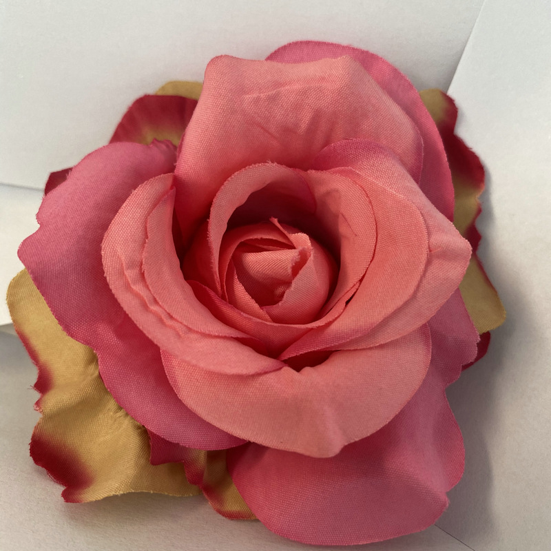 Artificial floral decoration are Floribunda Roses made of fabric cloth, available in 19 colors. Artificial rose flowers are used for home decoration and party deco. Leafhometrade specializes in providing wholesale custom artificial plants.