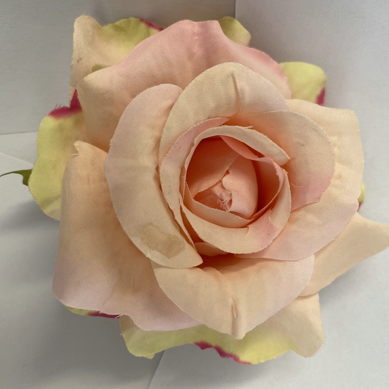 Artificial floral decoration are Floribunda Roses made of fabric cloth, available in 19 colors. Artificial rose flowers are used for home decoration and party deco. Leafhometrade specializes in providing wholesale custom artificial plants.