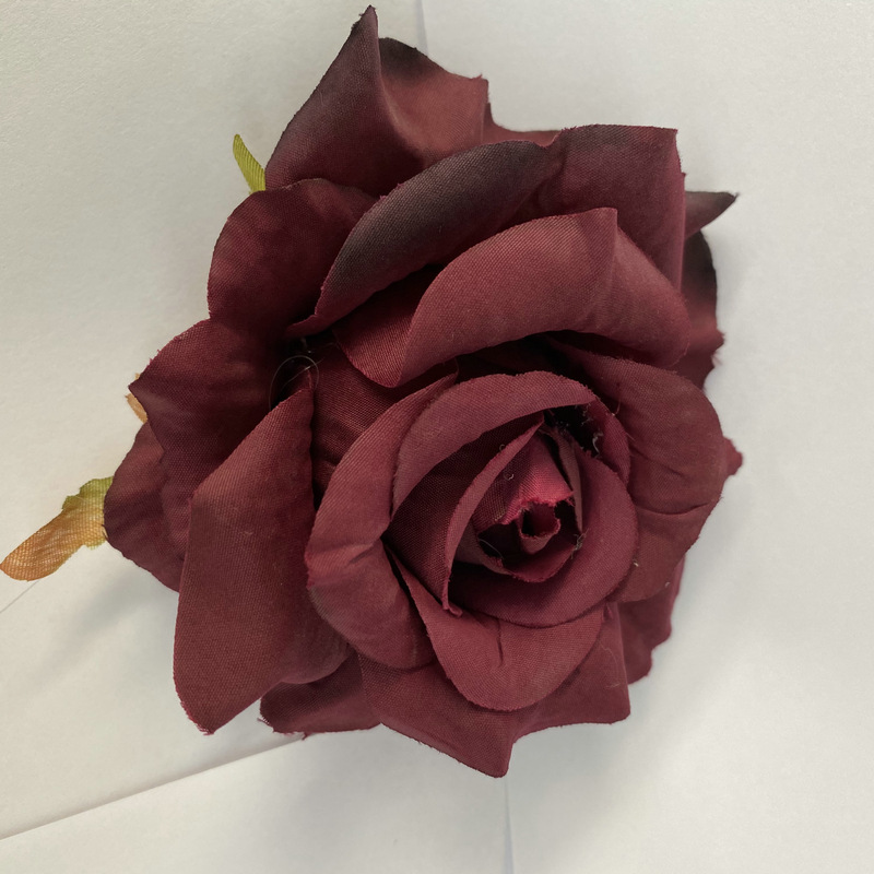 Artificial floral decoration are Floribunda Roses made of fabric cloth, available in 19 colors. Artificial rose flowers are used for home decoration and party deco. Leafhometrade specializes in providing wholesale custom artificial plants.