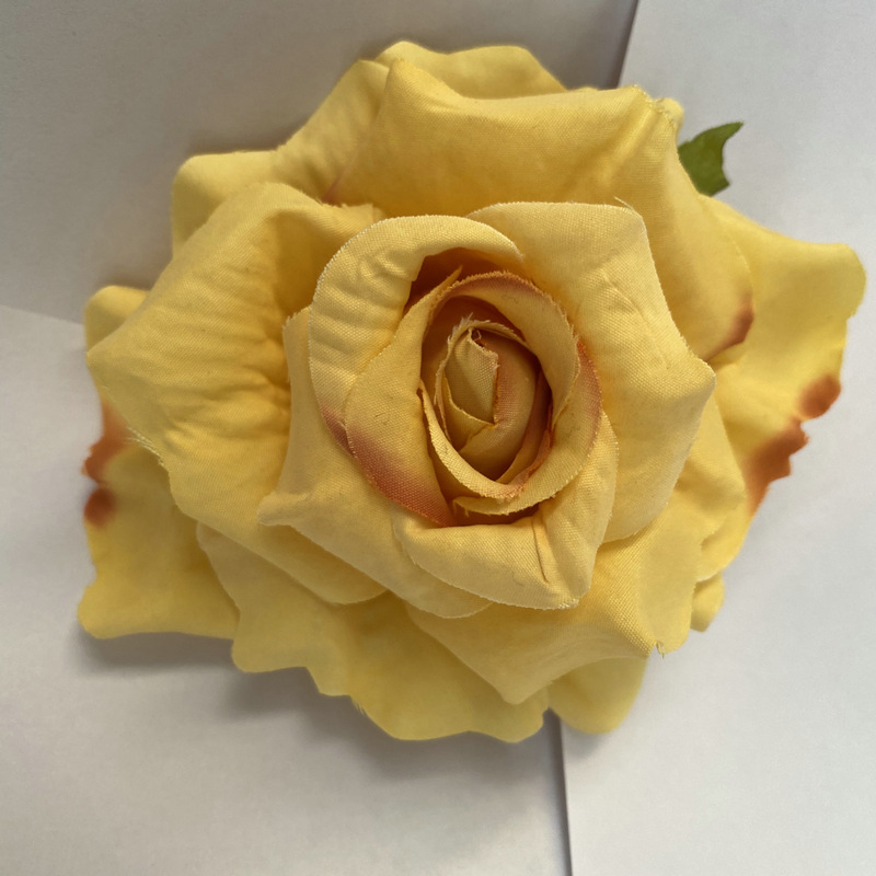 Artificial floral decoration are Floribunda Roses made of fabric cloth, available in 19 colors. Artificial rose flowers are used for home decoration and party deco. Leafhometrade specializes in providing wholesale custom artificial plants.