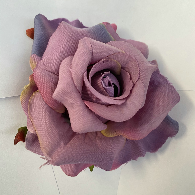 Artificial floral decoration are Floribunda Roses made of fabric cloth, available in 19 colors. Artificial rose flowers are used for home decoration and party deco. Leafhometrade specializes in providing wholesale custom artificial plants.