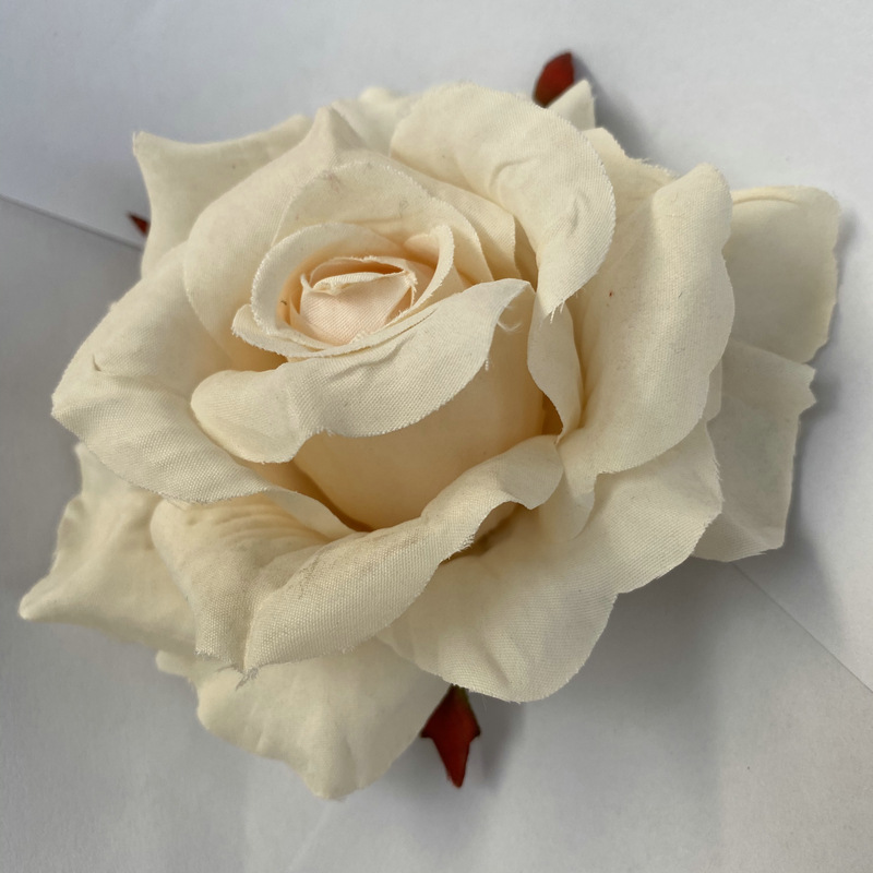 Artificial floral decoration are Floribunda Roses made of fabric cloth, available in 19 colors. Artificial rose flowers are used for home decoration and party deco. Leafhometrade specializes in providing wholesale custom artificial plants.