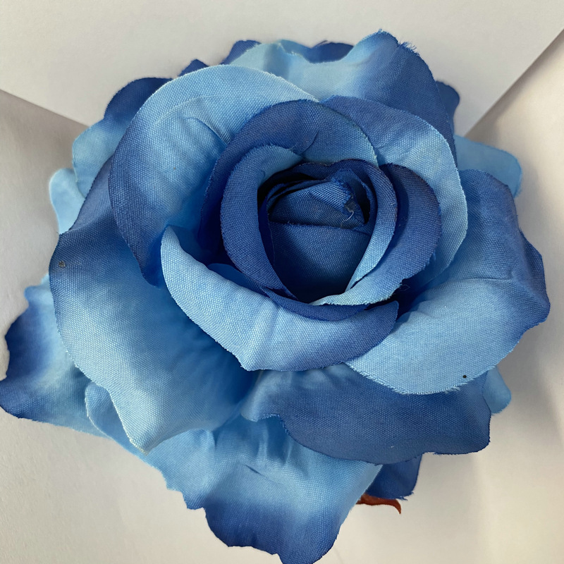 Artificial floral decoration are Floribunda Roses made of fabric cloth, available in 19 colors. Artificial rose flowers are used for home decoration and party deco. Leafhometrade specializes in providing wholesale custom artificial plants.