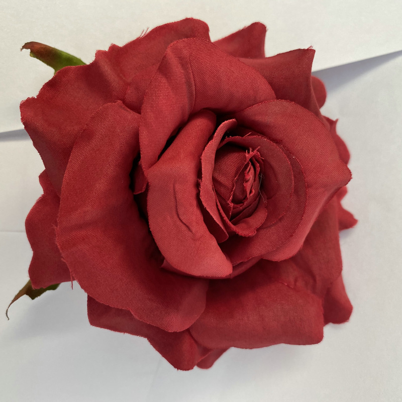 Artificial floral decoration are Floribunda Roses made of fabric cloth, available in 19 colors. Artificial rose flowers are used for home decoration and party deco. Leafhometrade specializes in providing wholesale custom artificial plants.