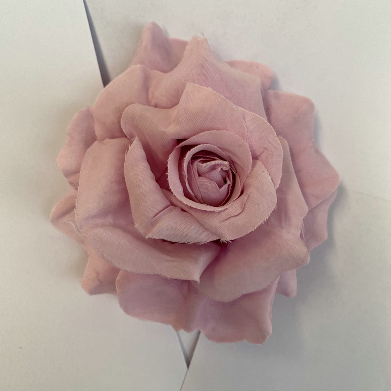 Artificial floral decoration are Floribunda Roses made of fabric cloth, available in 19 colors. Artificial rose flowers are used for home decoration and party deco. Leafhometrade specializes in providing wholesale custom artificial plants.