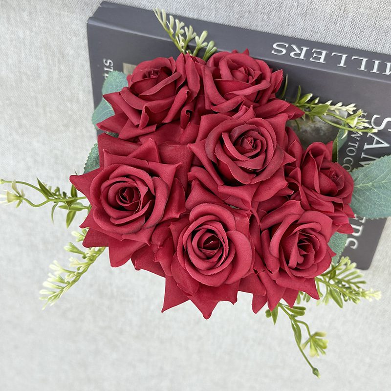 The rose bouquets are garden roses, made of coiled fabric, available in 10 colors. Artificial rose flowers are used for home decoration and wedding flower decoration. Leafhometrade specializes in providing wholesale custom artificial plants.