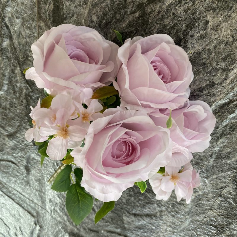 Artificial rose bouquet is a garden rose made of fabric cloth, available in 11 colors. Artificial rose flowers are used for home decoration and wedding party decoration. Leafhometrade specializes in providing wholesale custom artificial plants.