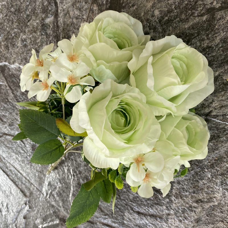 Artificial rose bouquet is a garden rose made of fabric cloth, available in 11 colors. Artificial rose flowers are used for home decoration and wedding party decoration. Leafhometrade specializes in providing wholesale custom artificial plants.