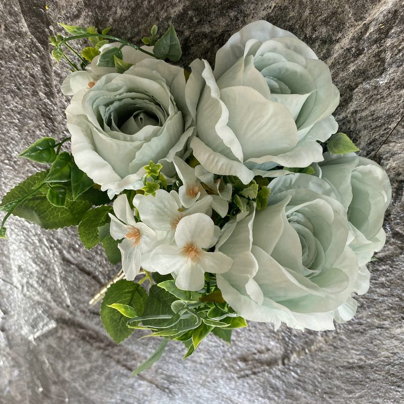 Artificial rose bouquet is a garden rose made of fabric cloth, available in 11 colors. Artificial rose flowers are used for home decoration and wedding party decoration. Leafhometrade specializes in providing wholesale custom artificial plants.