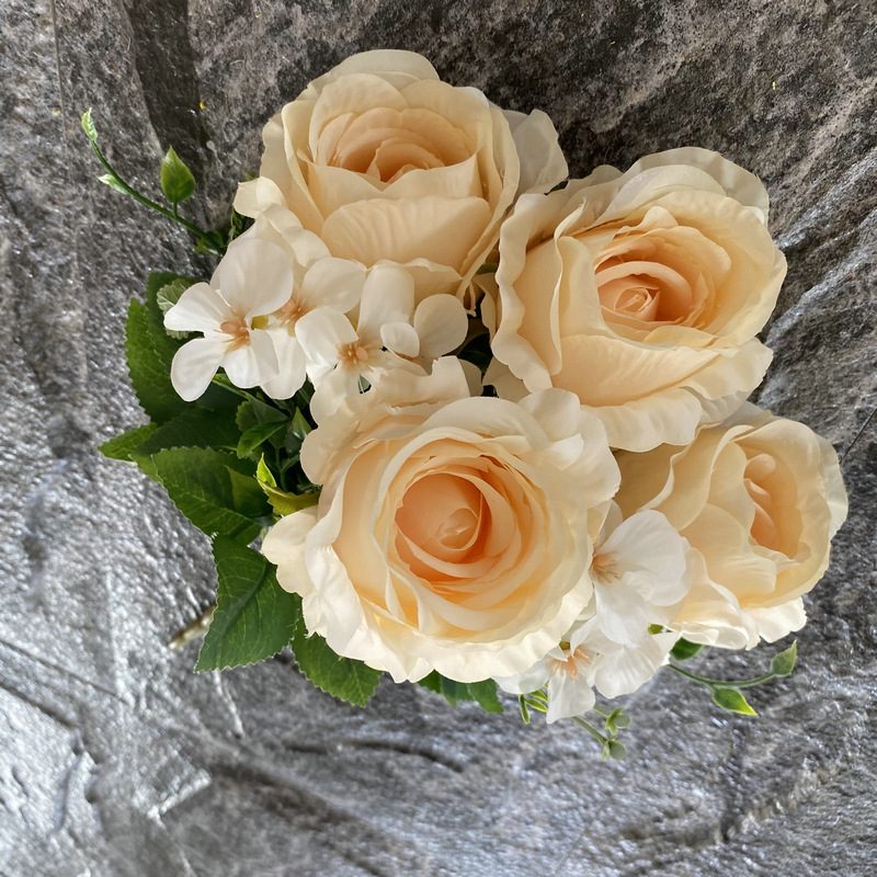 Artificial rose bouquet is a garden rose made of fabric cloth, available in 11 colors. Artificial rose flowers are used for home decoration and wedding party decoration. Leafhometrade specializes in providing wholesale custom artificial plants.