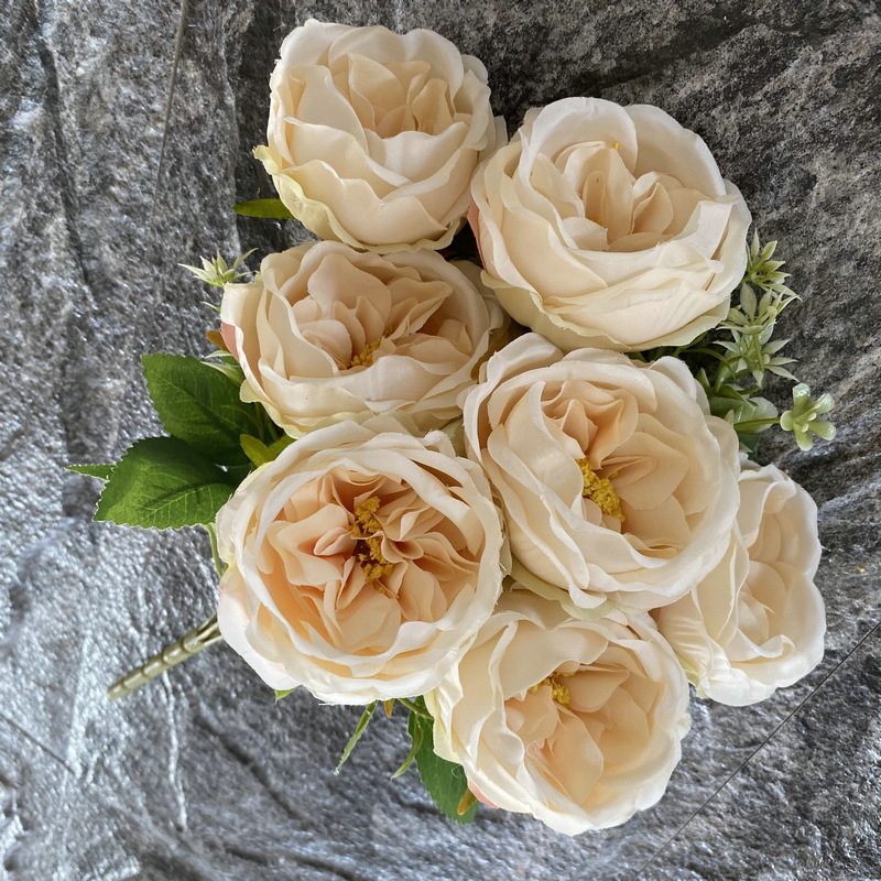 The artificial flowers are Garden Rose, made of fabric cloth, and available in 15 colors. Artificial rose flowers are used for wedding decoration and party decoration. Leafhometrade specializes in providing wholesale custom artificial flowers.