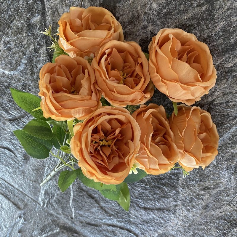 The artificial flowers are Garden Rose, made of fabric cloth, and available in 15 colors. Artificial rose flowers are used for wedding decoration and party decoration. Leafhometrade specializes in providing wholesale custom artificial flowers.