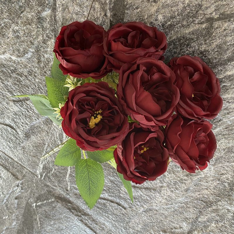 The artificial flowers are Garden Rose, made of fabric cloth, and available in 15 colors. Artificial rose flowers are used for wedding decoration and party decoration. Leafhometrade specializes in providing wholesale custom artificial flowers.