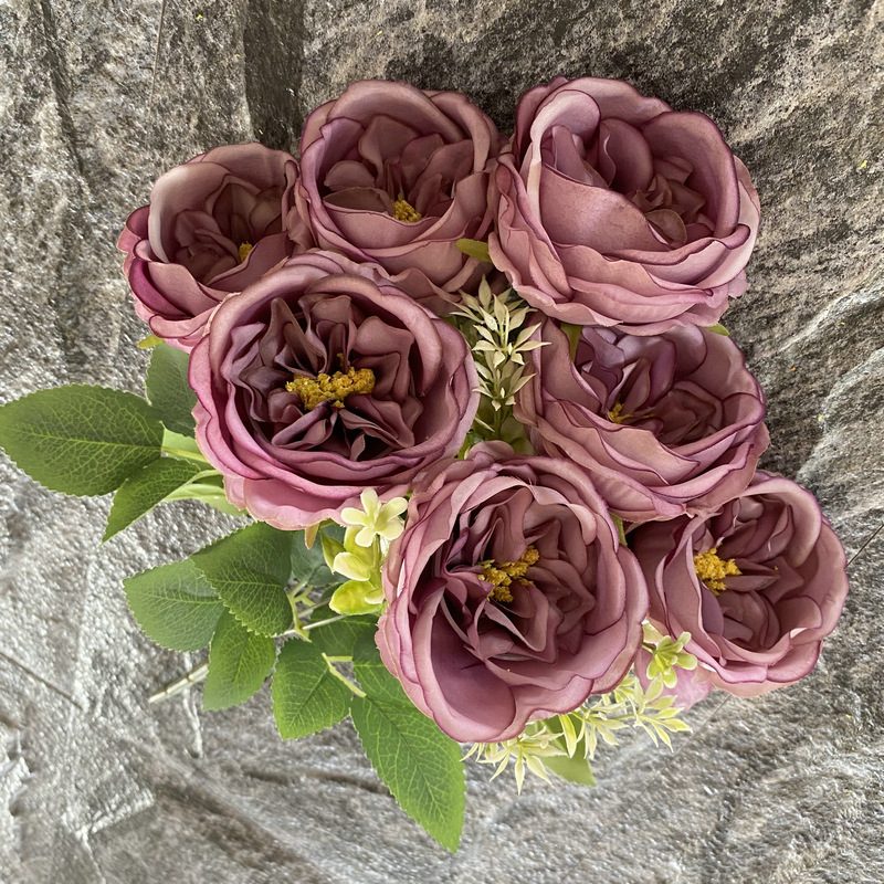 The artificial flowers are Garden Rose, made of fabric cloth, and available in 15 colors. Artificial rose flowers are used for wedding decoration and party decoration. Leafhometrade specializes in providing wholesale custom artificial flowers.