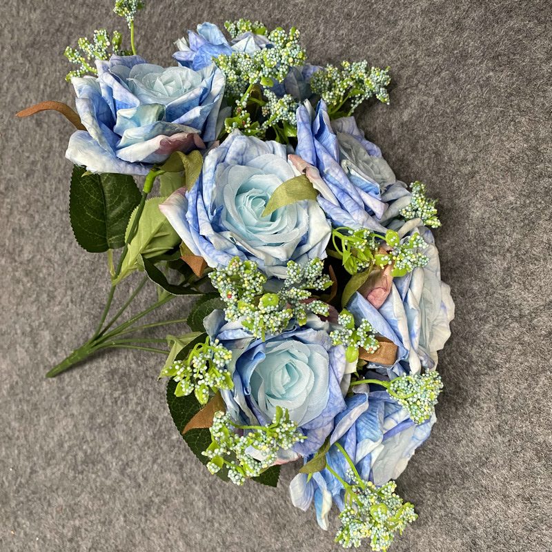 7 heads rose bouquet is a hybrid tea rose, made of laminated pleated cloth and has 19 colors to choose from. Artificial roses are used in interior living room decoration and wedding decoration flowers. Leafhometrade specializes in providing wholesale customized artificial plants.