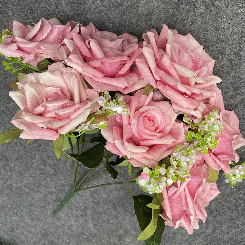 7 heads rose bouquet is a hybrid tea rose, made of laminated pleated cloth and has 19 colors to choose from. Artificial roses are used in interior living room decoration and wedding decoration flowers. Leafhometrade specializes in providing wholesale customized artificial plants.