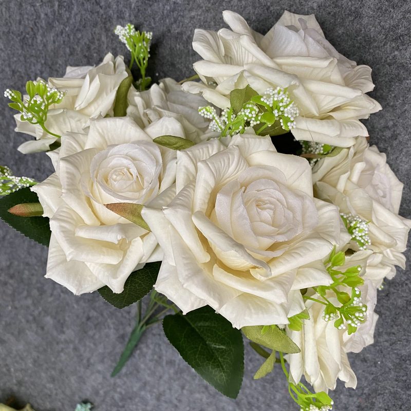 7 heads rose bouquet is a hybrid tea rose, made of laminated pleated cloth and has 19 colors to choose from. Artificial roses are used in interior living room decoration and wedding decoration flowers. Leafhometrade specializes in providing wholesale customized artificial plants.